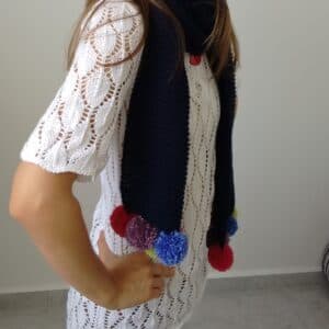 Bufanda con pompones de colores - image 2