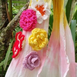 Bolsa de Compras Crochet: Tote Bag Bordada con Diseño Floral Elegante - image 2