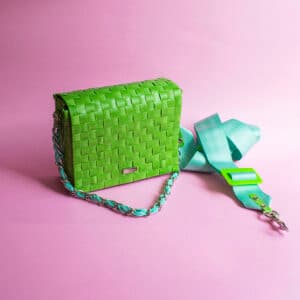 Bolso para Mujer RENEGADE: Accesorios Hechos a Mano Versátiles para Añadir Color y Estilo - image 2