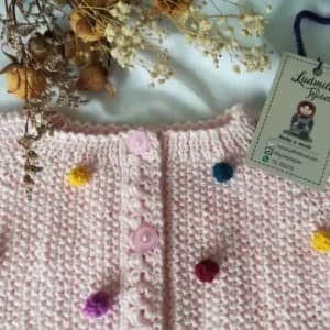 Saquito para niña hecho a mano - image 2